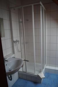 Kylpyhuone majoituspaikassa Gästehaus zur Mühle Dehm