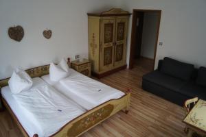 Postel nebo postele na pokoji v ubytování Gästehaus zur Mühle Dehm