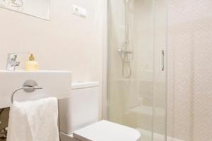 A bathroom at Hello Málaga Flat Victoria