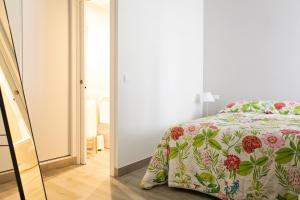 Posteľ alebo postele v izbe v ubytovaní Hello Málaga Flat Victoria