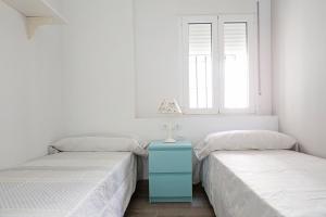 A bed or beds in a room at Hello Málaga Flat Victoria