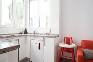A kitchen or kitchenette at Hello Málaga Flat Victoria