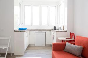 A kitchen or kitchenette at Hello Málaga Flat Victoria