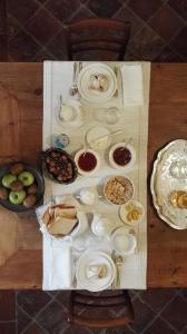 Jedlo v ubytovaní bed & breakfast alebo blízkom okolí