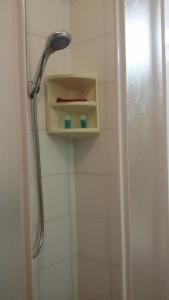 Kylpyhuone majoituspaikassa Albergo Luca
