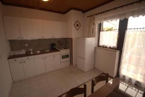Kuchyň nebo kuchyňský kout v ubytování Apartments Cvelic Milovcic