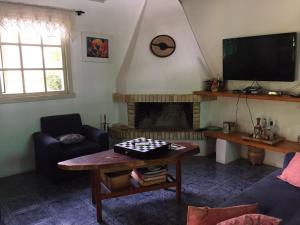 a living room with a table and a fireplace at Sitio da Paz Celestial in Nova Petrópolis
