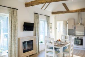 Kuhinja ili čajna kuhinja u objektu Cowdray Holiday Cottages