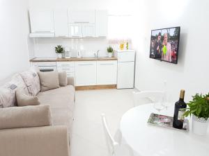 Küche/Küchenzeile in der Unterkunft Apartmani Luka & Iva