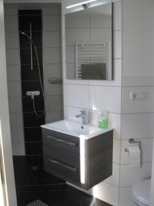 Um banheiro em Ferienhaus Johanna