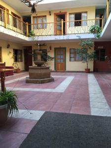 a courtyard with a fountain in the middle of a building at Hotel Cima Argentum in Potosí