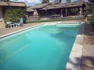 Swimming pool sa o malapit sa The lake chalet