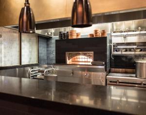 A cozinha ou cozinha compacta de LUMA Hotel - Times Square