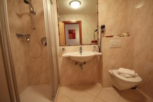 Ένα μπάνιο στο Hotel Gasthof Neuner