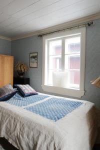 a bedroom with a large bed with a window at 1800's Townhouse in Loviisa
