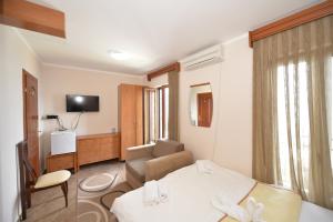 TV a/nebo společenská místnost v ubytování Hotel Anderba