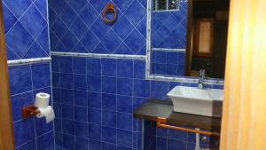 Łazienka w obiekcie Apartamentos Anateresa
