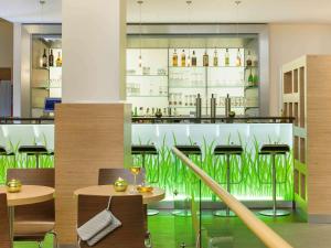 Area lounge atau bar di ibis Hotel Stuttgart City