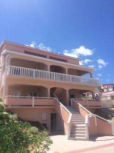 Gallery image of Apartments Bolont in Pag