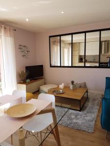 TV a/nebo společenská místnost v ubytování Apartment Cap Larros