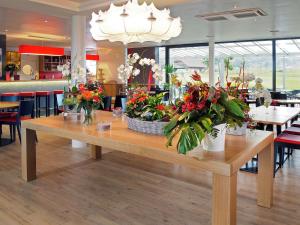 ibis Bulle - La Gruyère Swiss Bike Hotel餐厅或其他用餐的地方