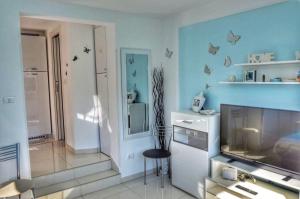 a kitchen with blue walls and a table and a stool at Studio apartment More in Rabac