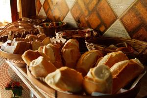 a bunch of sandwiches in baskets on a table at Pousada Solstício De Verão in Trindade