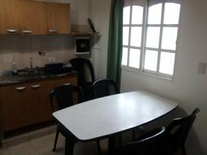 Una cocina o kitchenette en Departamento Alvarado