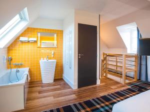 Кровать или кровати в номере ibis Styles Deauville Centre
