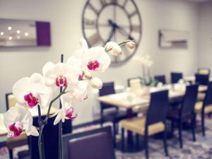 Zona de estar de Mercure Angers Centre Gare