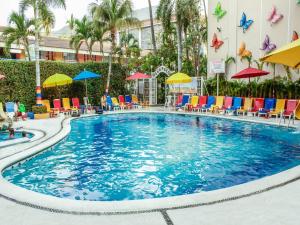 Sands Acapulco Hotel & Bungalows में या उसके करीब स्विमिंग पूल