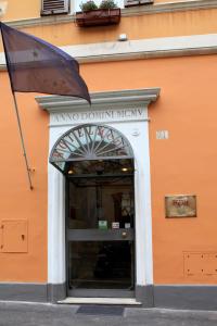 an entrance to a building with an orange wall at Hotel Kent in Rome