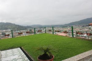 a balcony with a lush green field of grass at Hostal Mirador de Otavalo in Otavalo