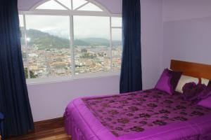 Postel nebo postele na pokoji v ubytování Hostal Mirador de Otavalo