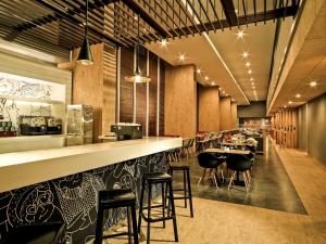 مطعم أو مكان آخر لتناول الطعام في Ibis Gading Serpong