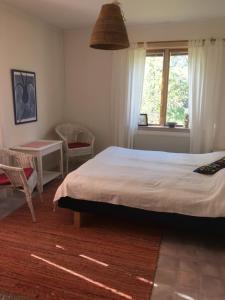 Postel nebo postele na pokoji v ubytování Borgholm Rum Centralt + 1 fotografie