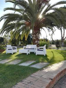 Vonkajšia záhrada v ubytovaní Hotel Le Ginestre Family & Wellness