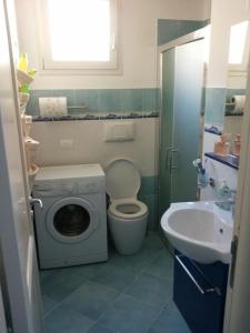 A bathroom at Residenza del Mare & SPA