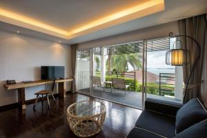 TV a/nebo společenská místnost v ubytování Mantra Samui Resort - Adults Only