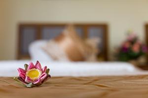 Postel nebo postele na pokoji v ubytování Grand Bayon Siem Reap Hotel
