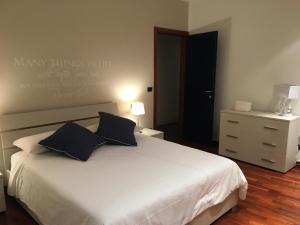 Gallery image of IN PIAZZA appartamento con vista in Lazise +6 photos