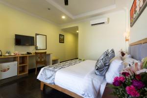 Postel nebo postele na pokoji v ubytování Grand Bayon Siem Reap Hotel