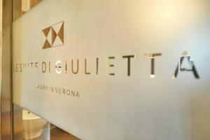 Certifikát, hodnocení, plakát nebo jiný dokument vystavený v ubytování Le Suite Di Giulietta