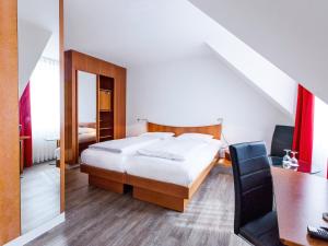 Postel nebo postele na pokoji v ubytování DORMERO Hotel Dresden Airport