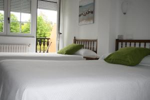 Posteľ alebo postele v izbe v ubytovaní Hostal Pereiriña