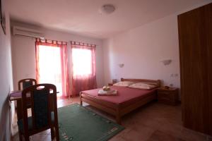Posteľ alebo postele v izbe v ubytovaní Apartments Pinus