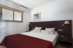 Posteľ alebo postele v izbe v ubytovaní Aparthotel Bardon + 18 fotografií