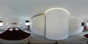 a living room with a couch and a mirror at Ferienhaus Leuchtfeuer in Ostseebad Sellin