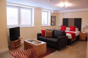 A seating area at Central Point Apartments, Basingstoke 