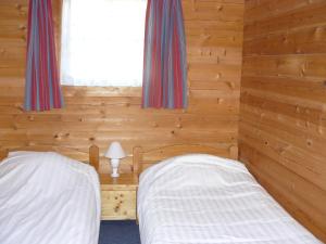 Postel nebo postele na pokoji v ubytování Chalets du Soleil